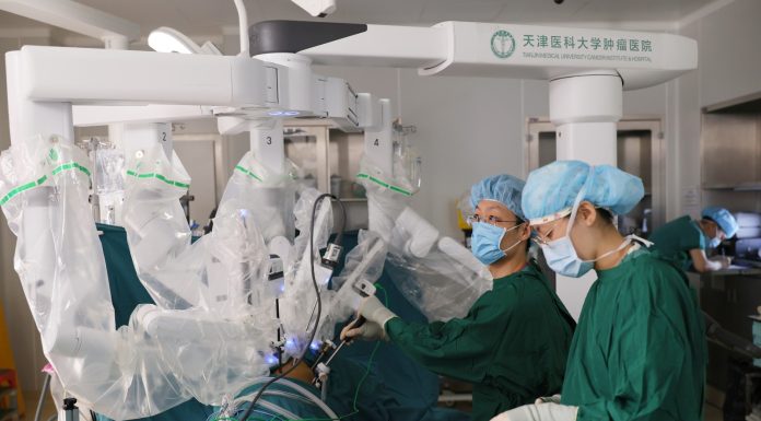 Cina: a Tianjin oltre 10.000 interventi chirurgici con i robot da Vinci (2)