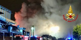 Maxi incendio in un’azienda a Bollate, nessuna persona coinvolta / Video
