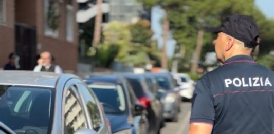 Furti “itineranti” e rapine lampo tra scuole, market e auto in sosta: 10 arresti a Roma