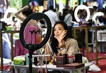 Cina: il settore dei servizi impiega metà dei lavoratori del Paese