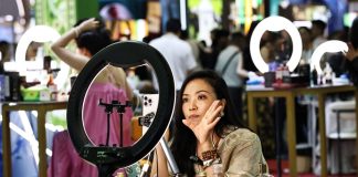 Cina: il settore dei servizi impiega metà dei lavoratori del Paese