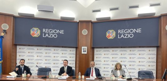 Presentato il nuovo piano regionale della gestione dei rifiuti, Rocca: “Risolve le criticità che abbiamo ereditato”