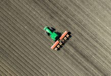 Cina: Heilongjiang usa macchinari agricoli avanzati per semina primaverile (1)