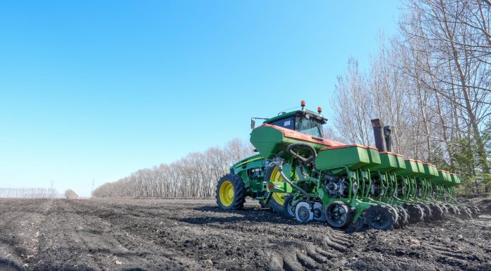 Cina: Heilongjiang usa macchinari agricoli avanzati per semina primaverile (2)