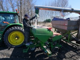 Cina: Heilongjiang usa macchinari agricoli avanzati per semina primaverile (3)