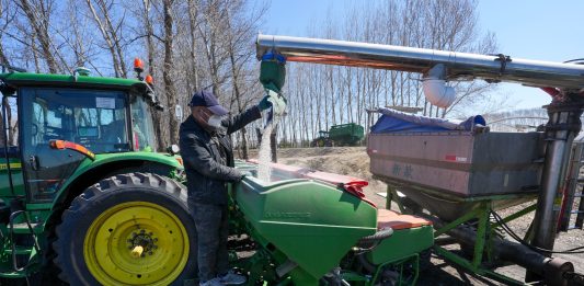 Cina: Heilongjiang usa macchinari agricoli avanzati per semina primaverile (3)