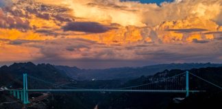 Cina: il ponte del Grand Canyon di Huajiang è il più alto del mondo secondo il GWR