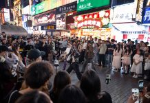 Cina: Changsha promuove economia notturna tra spettacoli e street food (1)