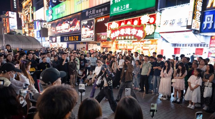 Cina: Changsha promuove economia notturna tra spettacoli e street food (1)