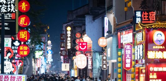 Cina: Changsha promuove economia notturna tra spettacoli e street food (3)