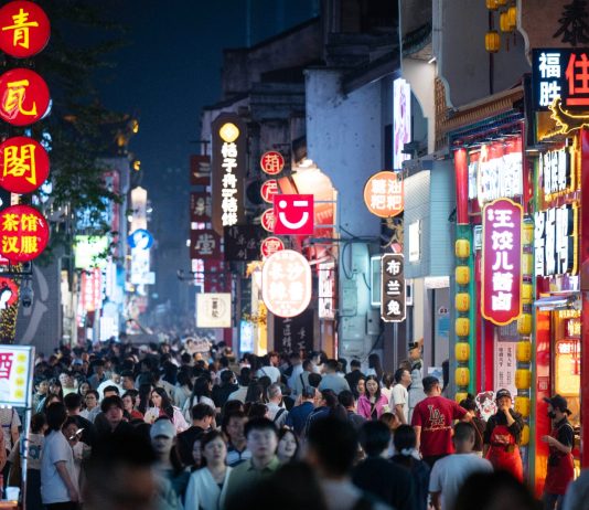 Cina: Changsha promuove economia notturna tra spettacoli e street food (3)