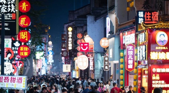 Cina: Changsha promuove economia notturna tra spettacoli e street food (3)
