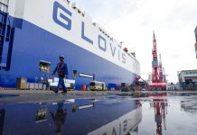Cina: Guangzhou, consegnata la più grande nave al mondo per trasporto auto (1)