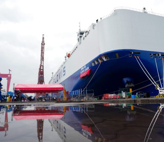 Cina: Guangzhou, consegnata la più grande nave al mondo per trasporto auto (2)