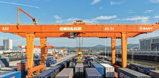 La Cina ospiterà a maggio un vertice per promuovere commercio e investimenti globali