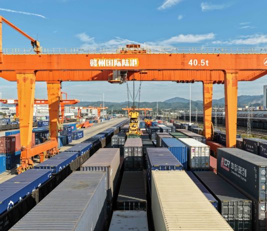 La Cina ospiterà a maggio un vertice per promuovere commercio e investimenti globali