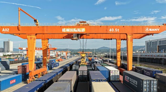 La Cina ospiterà a maggio un vertice per promuovere commercio e investimenti globali