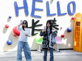 Cina: Changchun, spopola il trend della “camminata colorata” (1)