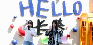 Cina: Changchun, spopola il trend della “camminata colorata” (1)