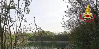 Tragedia nel Milanese, auto finisce nel laghetto di Nerviano: recuperato il corpo senza vita di un uomo