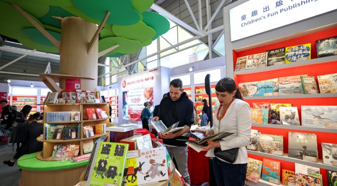 Italia: Bologna Children’s Book Fair, area espositiva cinese attira lettori (2)