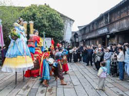 Cina: inaugurata la fiera tradizionale a Tongxiang (1)