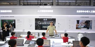 Cina: accelera spinta digitale con iniziativa per introdurre IA nelle scuole