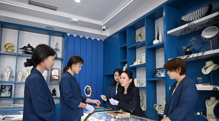 Cina: Qingdao Preschool Education College introduce corso di gioielleria (2)