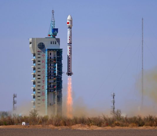 Cina: lanciato razzo vettore Long March-4C per rilevamento dei gas serra