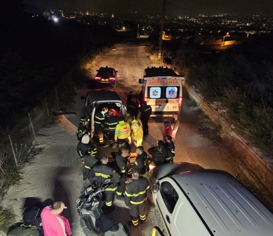 Scivola in una scarpata e si ferisce, uomo recuperato dai Vigili del Fuoco a Comiso