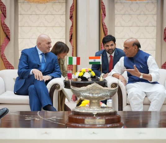 Crosetto incontra l’omologo indiano Singh “Approfondita cooperazione nel settore della difesa”