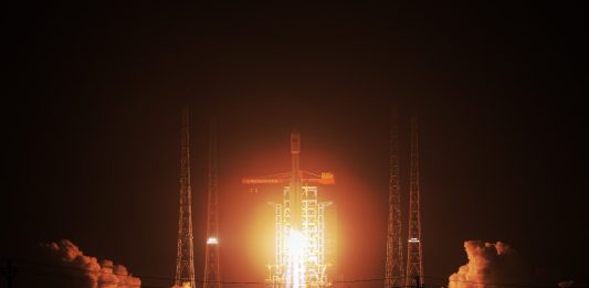 Cina: razzo Long March-8 invia nello spazio nuovi satelliti Internet