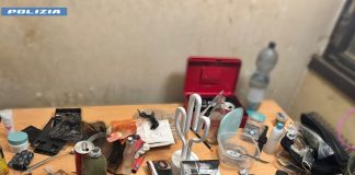 Scoperta una piazza di spaccio domestica a Roma, due arresti / Video