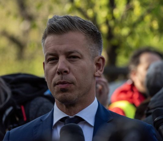 Ungheria, Magyar verso la maggioranza dei due terzi “Orban si è congratulato per la nostra vittoria”