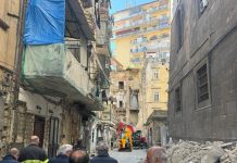 Crolla edificio di 4 piani a Napoli, Manfredi “Chiesto tavolo urgente al prefetto”