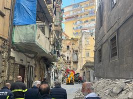 Crolla edificio di 4 piani a Napoli, Manfredi “Chiesto tavolo urgente al prefetto”