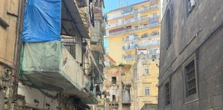 Crolla edificio di 4 piani a Napoli, Manfredi “Chiesto tavolo urgente al prefetto”