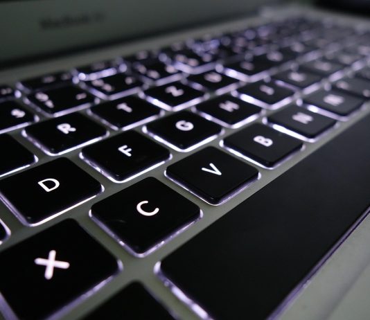 L’impatto della digitalizzazione dei dati ipocatastali sulla velocità dei cantieri tastiera