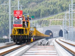 Cina: comincia la posa dei binari nel cantiere della ferrovia Chongqing-Wanzhou (1)