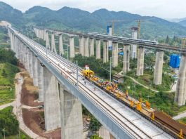 Cina: comincia la posa dei binari nel cantiere della ferrovia Chongqing-Wanzhou (2)
