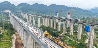 Cina: comincia la posa dei binari nel cantiere della ferrovia Chongqing-Wanzhou (2)