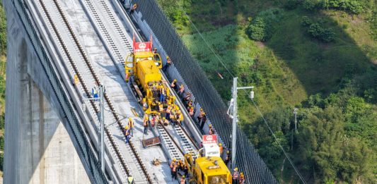 Cina: comincia la posa dei binari nel cantiere della ferrovia Chongqing-Wanzhou (3)