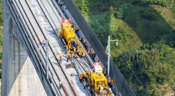 Cina: comincia la posa dei binari nel cantiere della ferrovia Chongqing-Wanzhou (3)