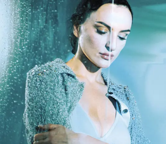 Arisa torna con “Foto mosse”, il suo nuovo album in uscita il 17 aprile: “Prometto di essermi fedele sempre”