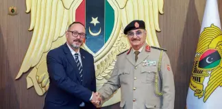 سفير مالطا يناقش مع حفتر في بنغازي تعزيز العلاقات مع ليبيا