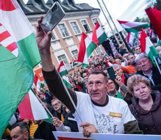 L’Ungheria sceglie il suo futuro, è sfida Magyar-Orbán. Alle 11 affluenza record, ha votato quasi il 38%