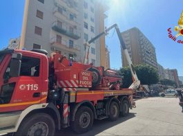 Operai cadono da una gru: due morti a Palermo / Video