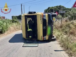 Scontro tra uno scuolabus e un’auto a Mazara del Vallo, 18 feriti tra cui 10 bambini