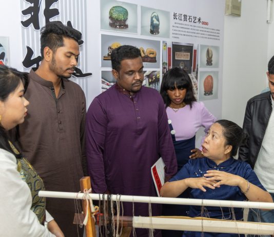 Cina: a Chongqing un evento per studenti stranieri sulla scultura in argilla (2)