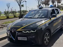 In auto con 4,5 kg di cocaina, trafficante di droga arrestato nel Catanese / Video